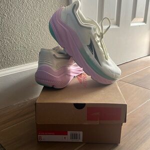 NWT ALTRA Women's VIA Olympus Running Shoe, Orchid - 8M US AL0A82CR